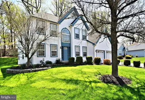 30 Fairway Dr, Langhorne, PA 19047