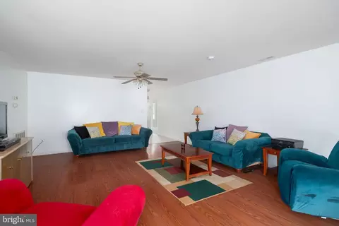 Living - 801 Central Ave, Croydon, PA 19021 photo 2 of 4