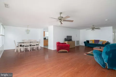 Living - 801 Central Ave, Croydon, PA 19021 photo 3 of 4