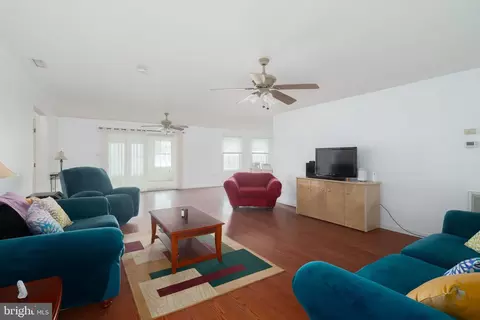 Living - 801 Central Ave, Croydon, PA 19021 photo 1 of 4