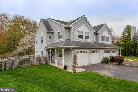 2748 Spring Meadow Dr, Warrington, PA 18976