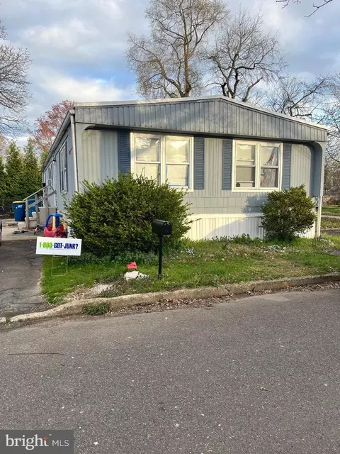 4311 Dover Dr, Morrisville, PA 19067