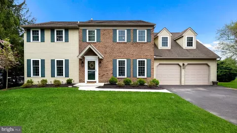 27 Buttercup Ln, Newtown, PA 18940