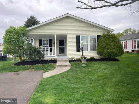 102 Goldenrod Xing, New Hope, PA 18938