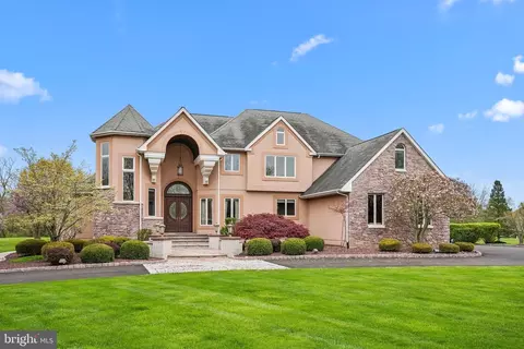10 Valley View Dr, Newtown, PA 18940