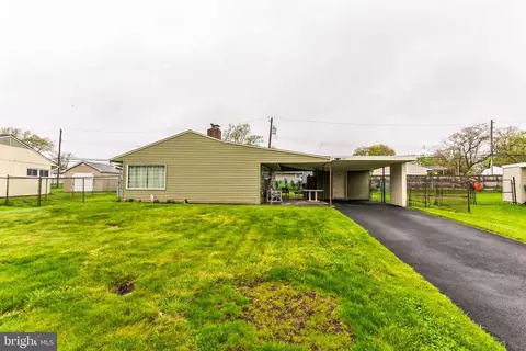 94 Border Rock Rd, Levittown, PA 19057