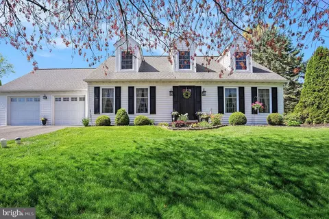 650 Shadywood Dr, Perkasie, PA 18944