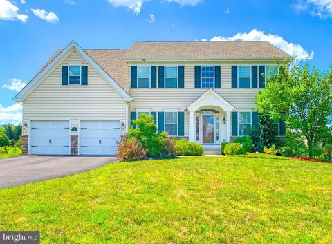 5 Emerson Ct, Warminster, PA 18974