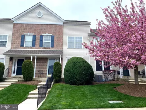1007 Woodview Ct #7, Warrington, PA 18976