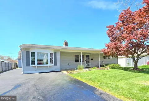 5 Copper Beech Ln, Levittown, PA 19055