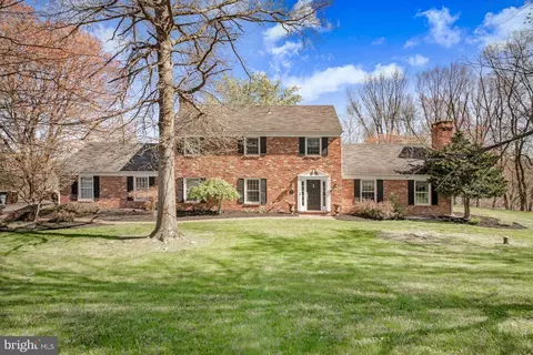 35 Hillside Ln, New Hope, PA 18938