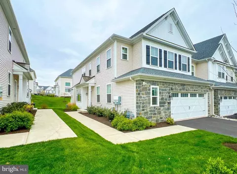 16 Lacey Ln, Ivyland, PA 18974