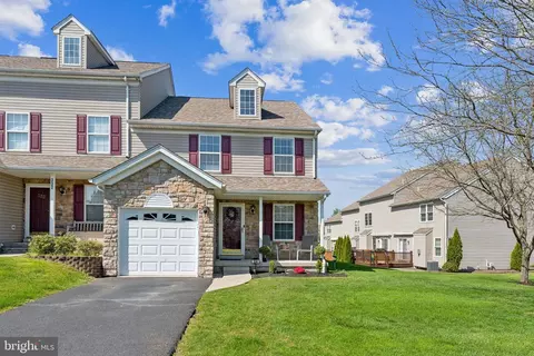 334 Cedar Waxwing Dr, Warrington, PA 18976