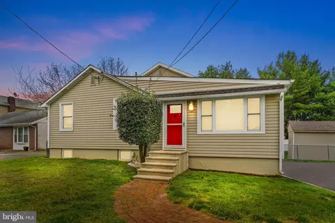 985 Oakland Ave, Langhorne, PA 19047