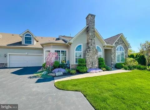 221 Willow Dr, Newtown, PA 18940