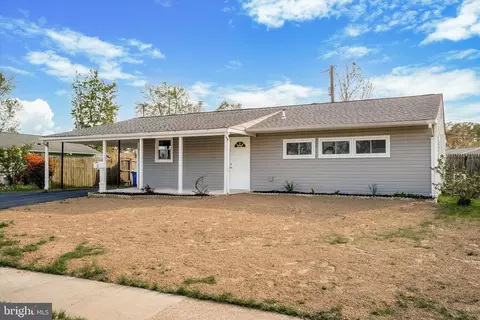 11 Boston Ivy Rd, Levittown, PA 19057