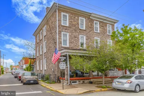 1015 Wood St, Bristol, PA 19007