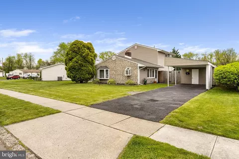 36 Young Birch Rd, Levittown, PA 19057