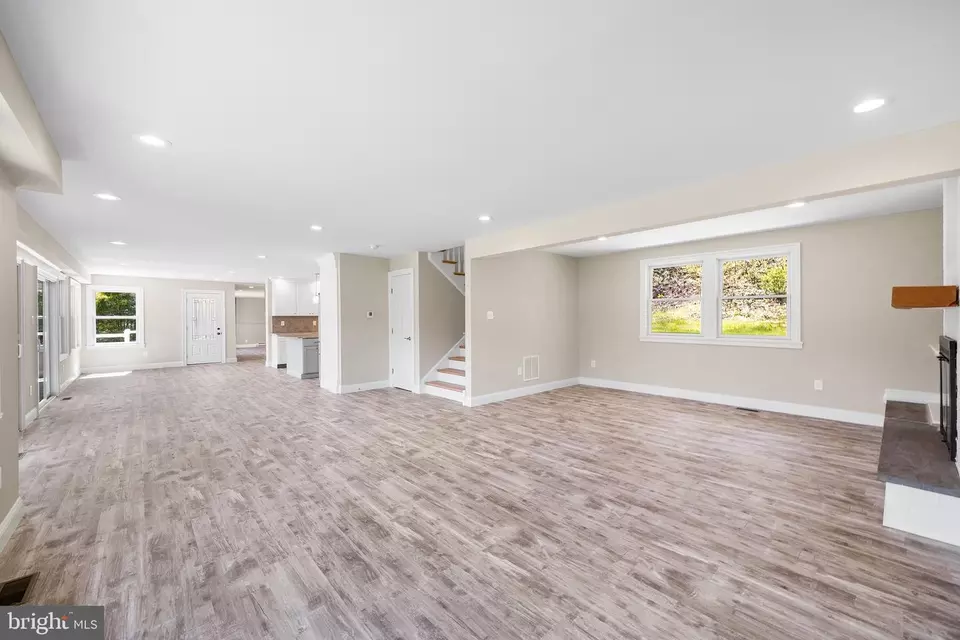 Living - 93 Tower Hill Rd, Doylestown, PA 18901 photo 6 of 6