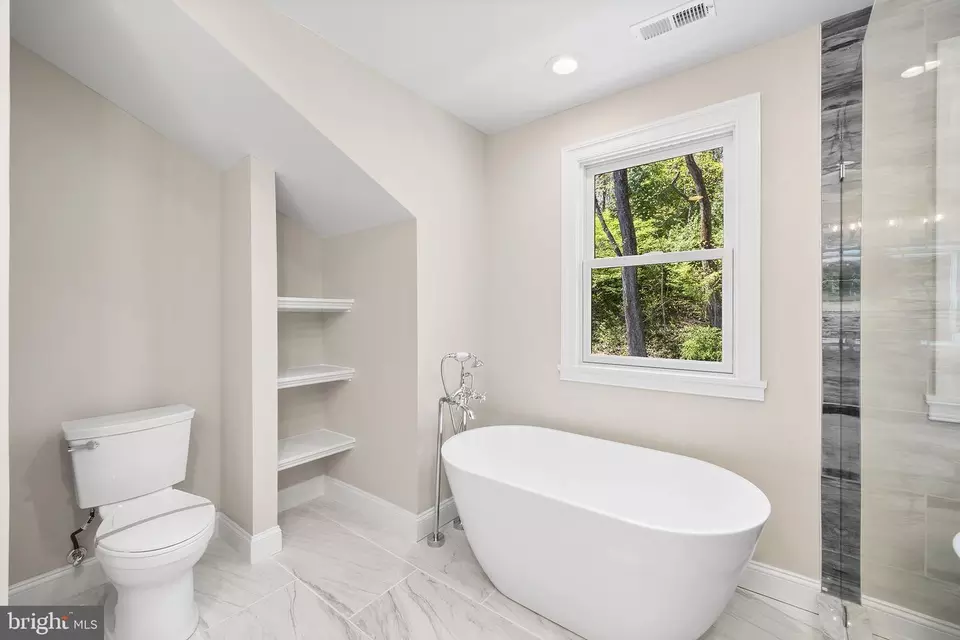 Bath - 93 Tower Hill Rd, Doylestown, PA 18901 photo 4 of 6
