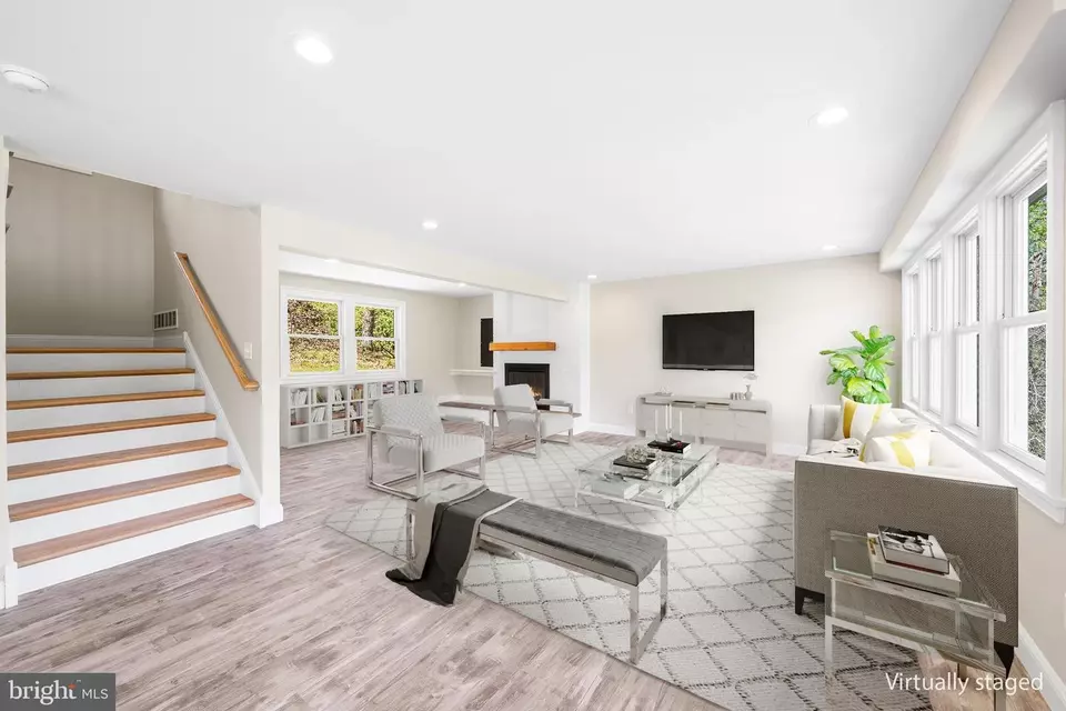 Living - 93 Tower Hill Rd, Doylestown, PA 18901 photo 3 of 6