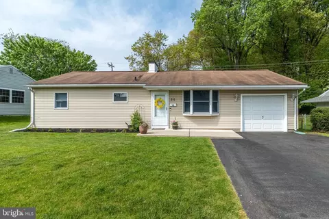 211 Stanford Rd, Fairless Hills, PA 19030