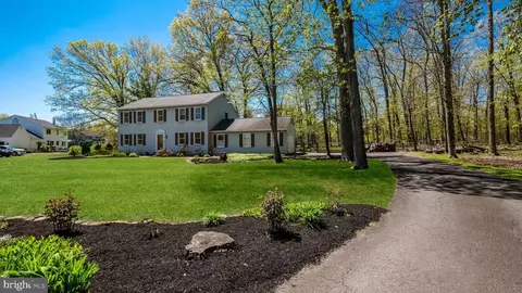 5630 Longchamps Cir, Pipersville, PA 18947