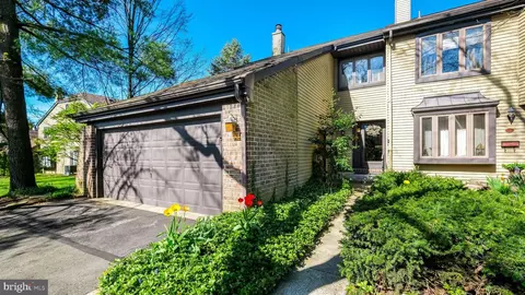 1 Dorset Pl, Newtown, PA 18940