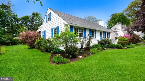 813 N Chubb Dr, Doylestown, PA 18901