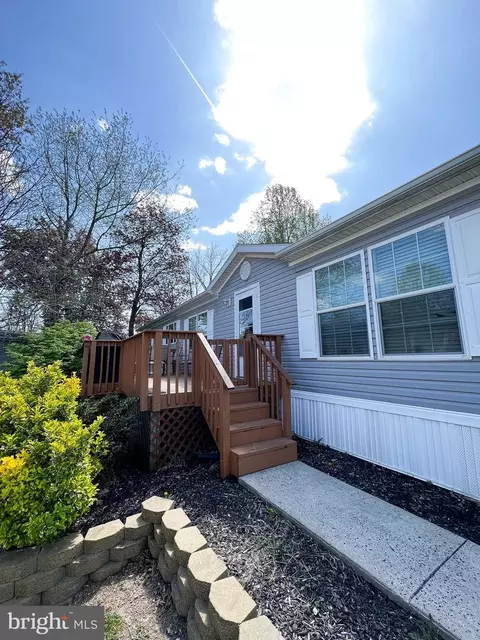230 Laurel Run Dr, Quakertown, PA 18951