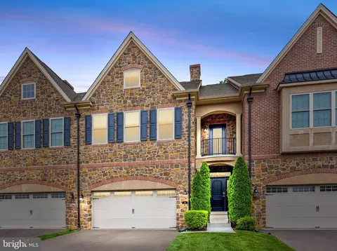 59 David Dr, Newtown, PA 18940