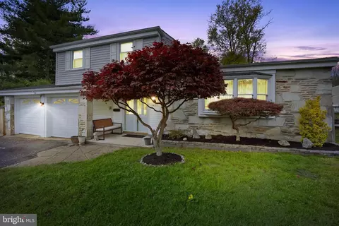 3421 Parkview Dr, Bensalem, PA 19020