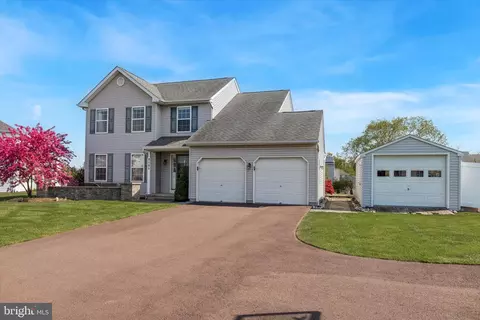 2121 Claymont Dr, Quakertown, PA 18951