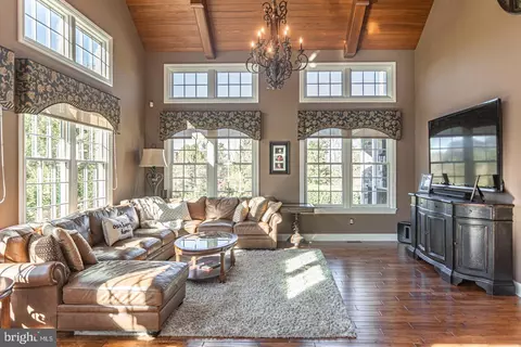 Living - 2709 Dillon Dr, Jamison, PA 18929 photo 4 of 9