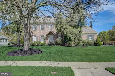 1004 Summit Dr, Yardley, PA 19067