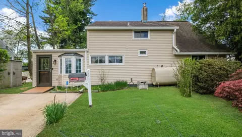 65 Inwood Rd, Levittown, PA 19057
