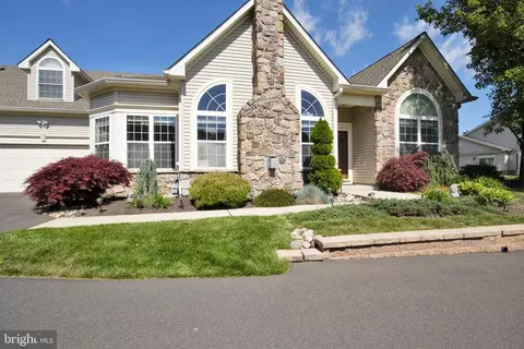 379 Shady Brook Dr #230, Langhorne, PA 19047