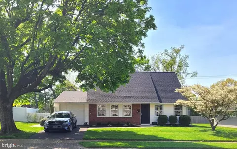 67 Cleft Rock Rd, Levittown, PA 19057