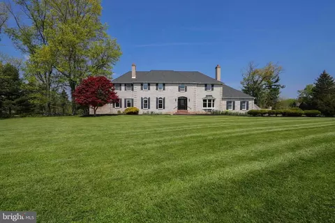 10 Beverly Hills Rd, Ivyland, PA 18974