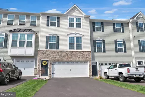 237 Laurel Ln, Perkasie, PA 18944