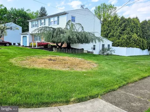 1405 Hampton Ln, Warminster, PA 18974 photo 4