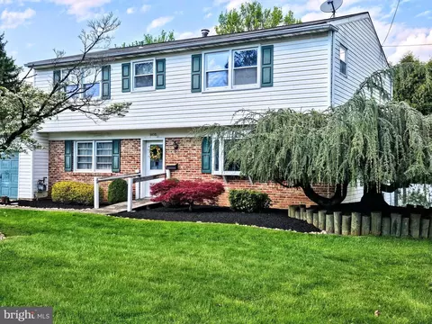 1405 Hampton Ln, Warminster, PA 18974 photo 2
