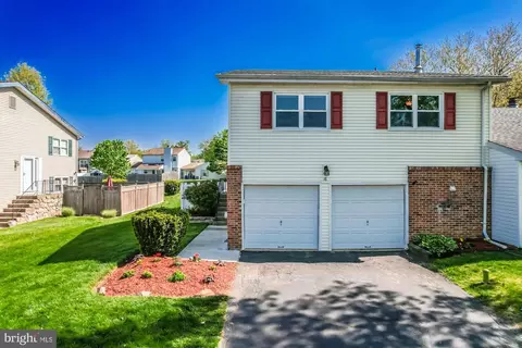 16 Chesapeake Dr, Newtown, PA 18940