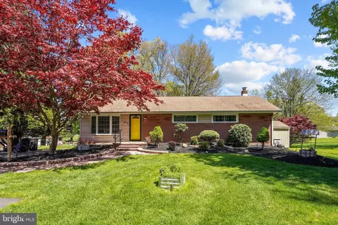 1515 W County Line Rd, Hatboro, PA 19040