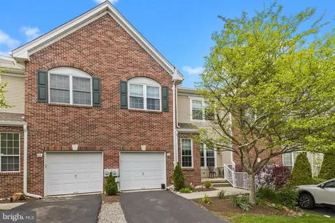 12 Dispatch Dr, Washington Crossing, PA 18977