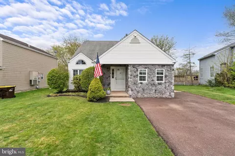 206 Village Green Ln, Telford, PA 18969