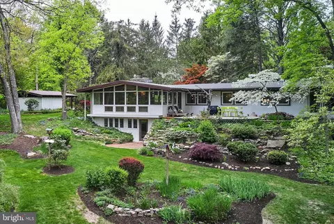 2952 Comfort Rd, New Hope, PA 18938
