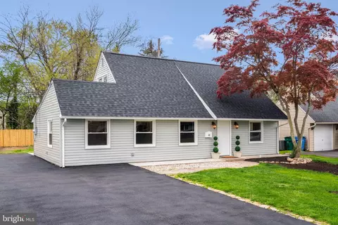 49 Kingwood Ln, Levittown, PA 19055