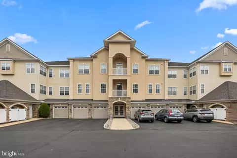 4 Falcon Dr #SUITE 203, Holland, PA 18966