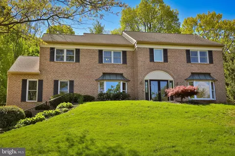 2093 Country Club Dr, Doylestown, PA 18901